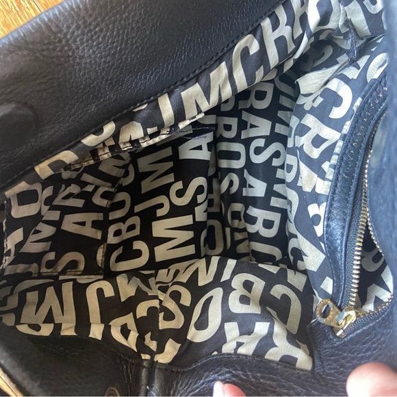 Marc by Marc Jacobs The Classic Q Hillier Hobo Textured-Leather Shoulder Bag - Picture 5 of 8